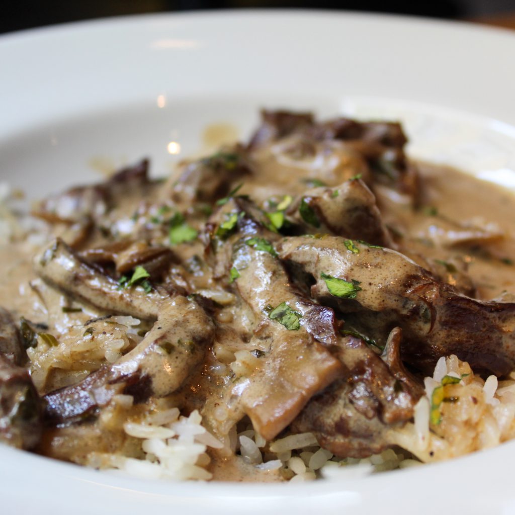 Strogonoff de ternera con arroz jazmín.