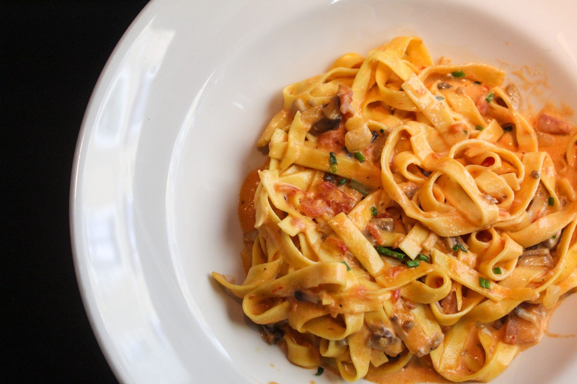 Tagliatelle con salsa Dimitri al vodka Tagliatelle con salsa Dimitri al vodka