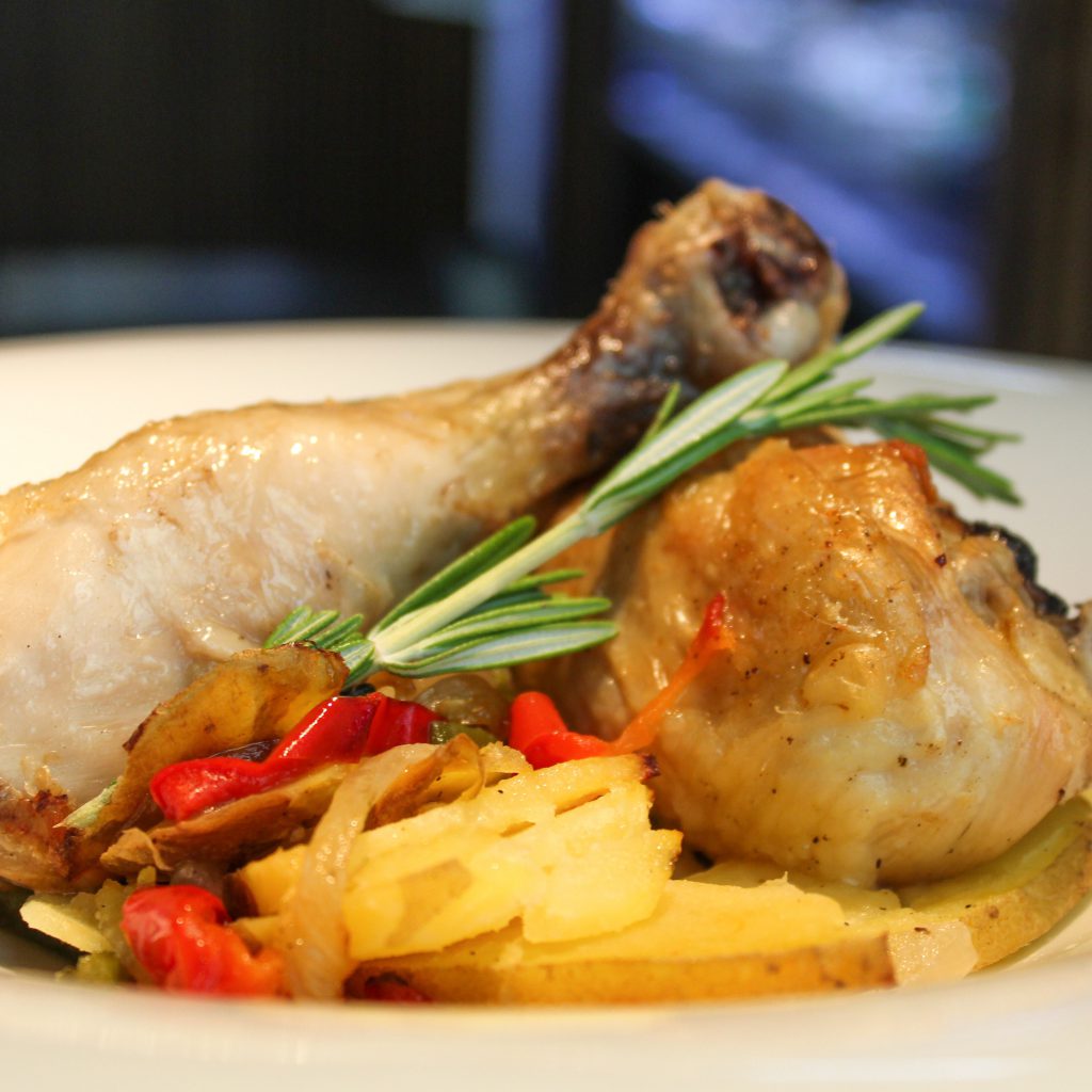 Jamoncitos de pollo a la cerveza con patata panadera