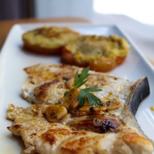 Emperador a la plancha con tomate provenzal