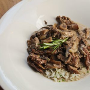 Strogonoff de ternera con setas portobello con arroz jazmín al cilantro