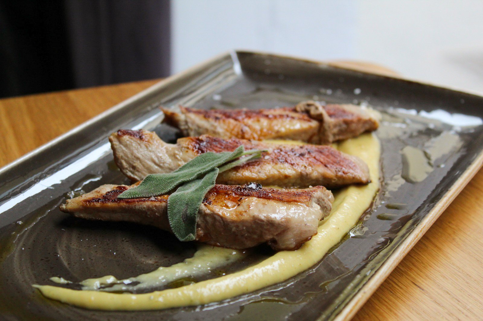 Secreto de cerdo duroc con puré de salvia Secreto de cerdo duroc con puré de salvia