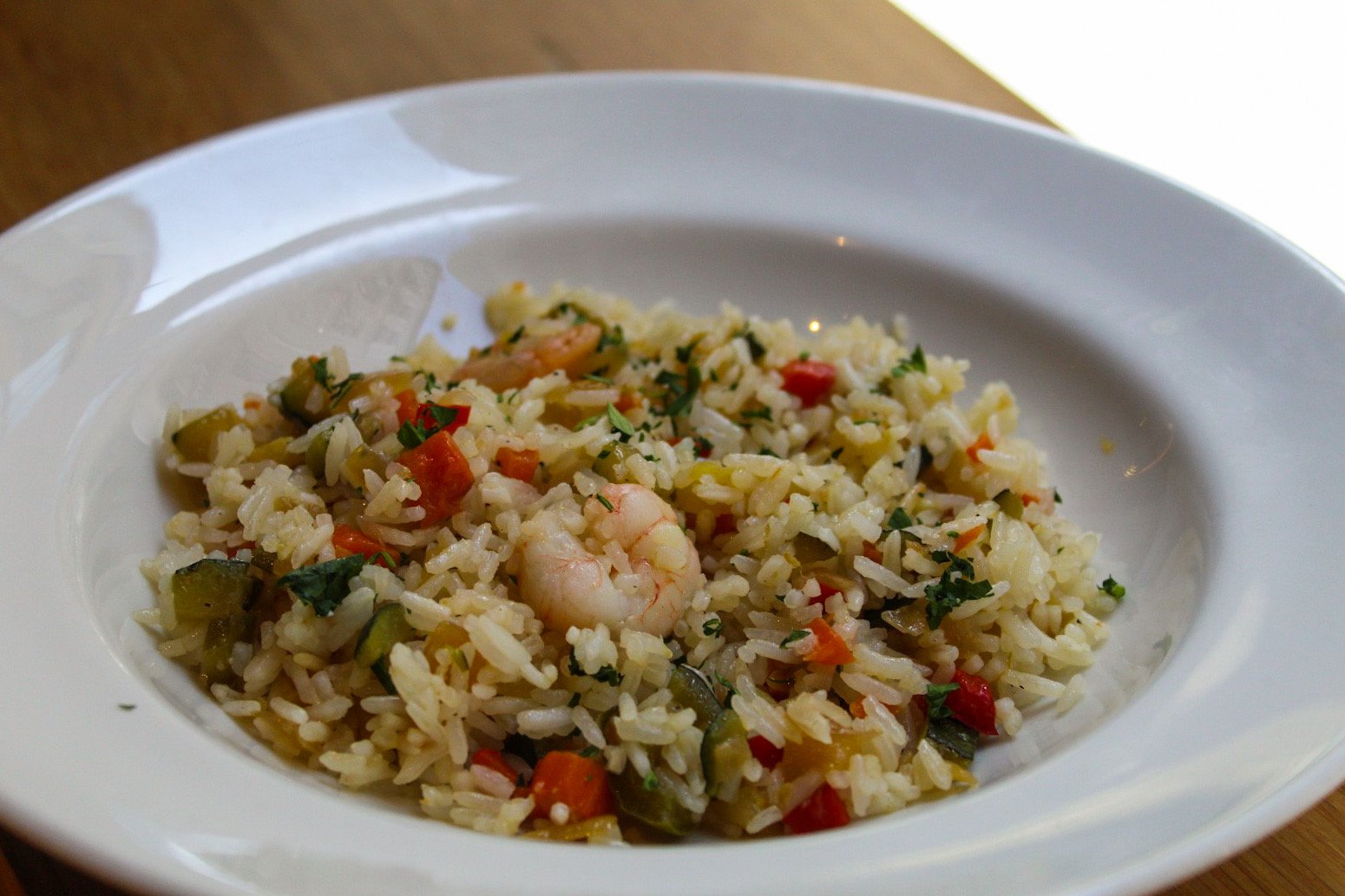 Arroz salteado con hortalizas y gambas Arroz salteado con hortalizas y gambas